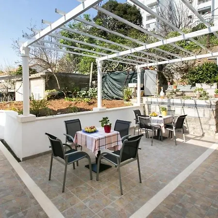 Kusalo- Basic Triple With Patio Apartment